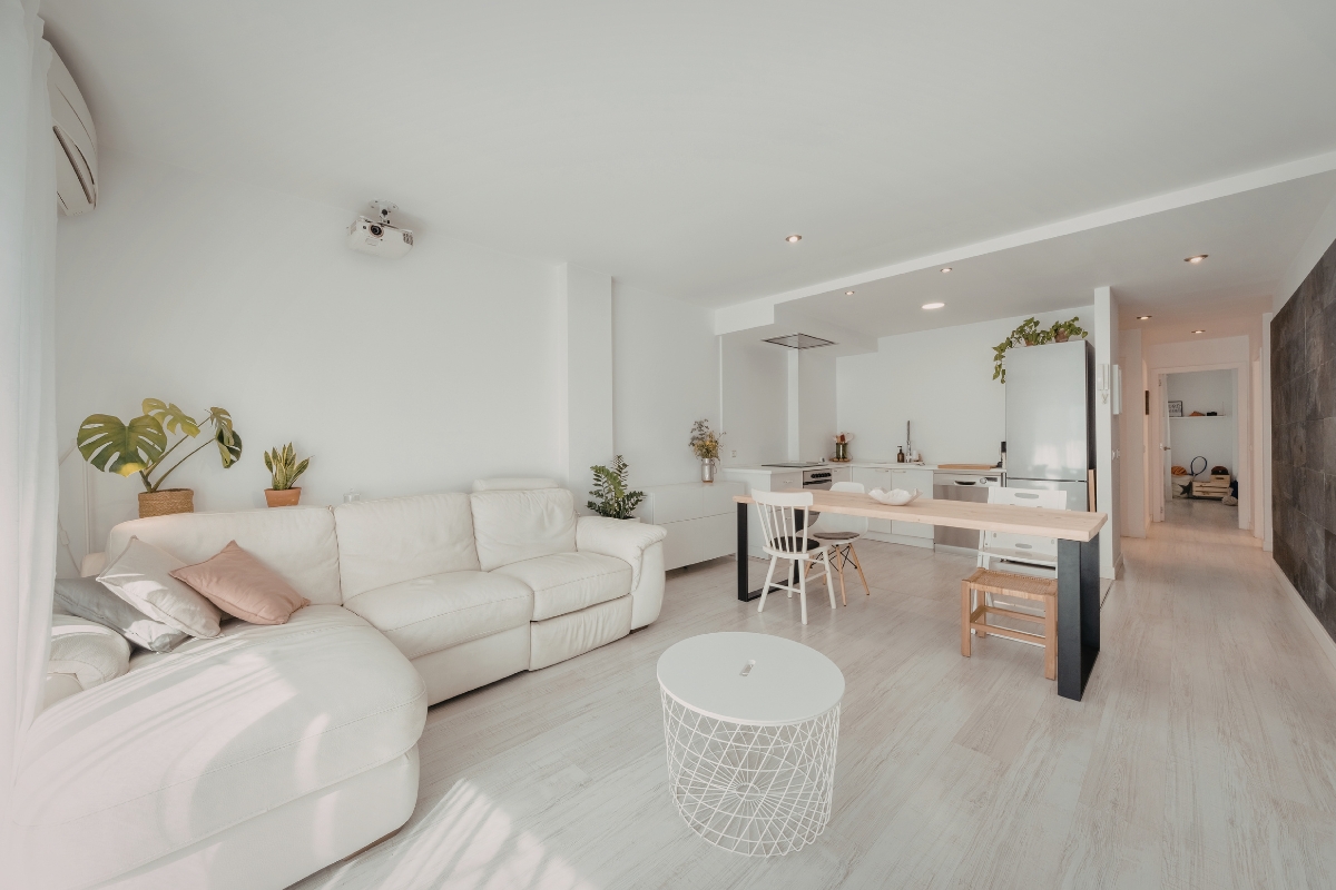 How to Keep Your Home Fresh Between Professional Cleanings